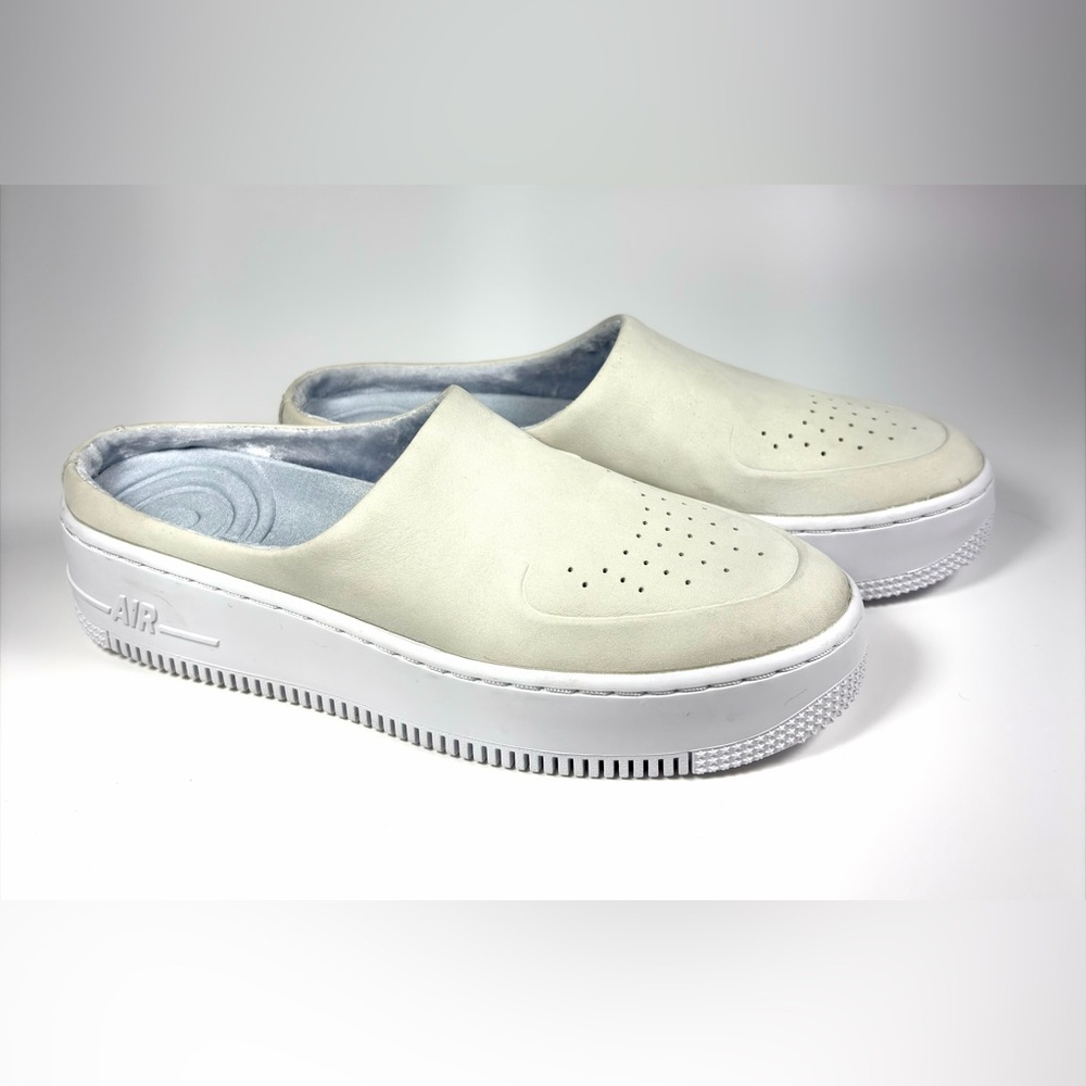 Nike Off Court Mule Slides Womens 8.5 A01523-100 LT.
Bone Air Force 1 Style New!